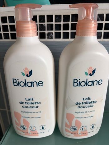 Lot de 2 Lait de toilette biolane neuf 