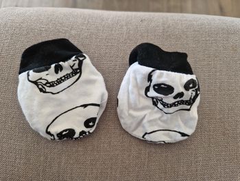 Mitaines nouveau-né tête de mort