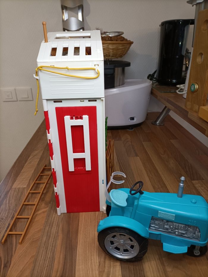 Lot ferme barbie - grange écurie animaux tracteur barbie - photo numéro 9