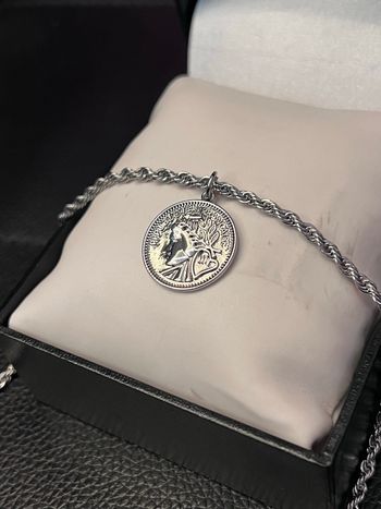 Pendentif homme neuf avec chaîne torsadée