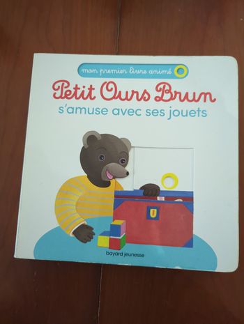 Livre petit ours brun