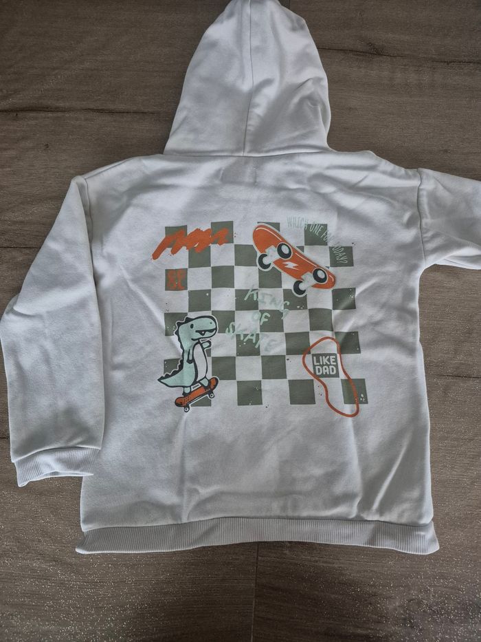 Pull a capuche - photo numéro 2