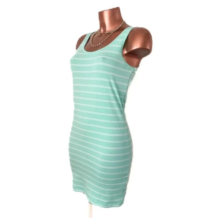 Magnifique robe turquoise à rayure