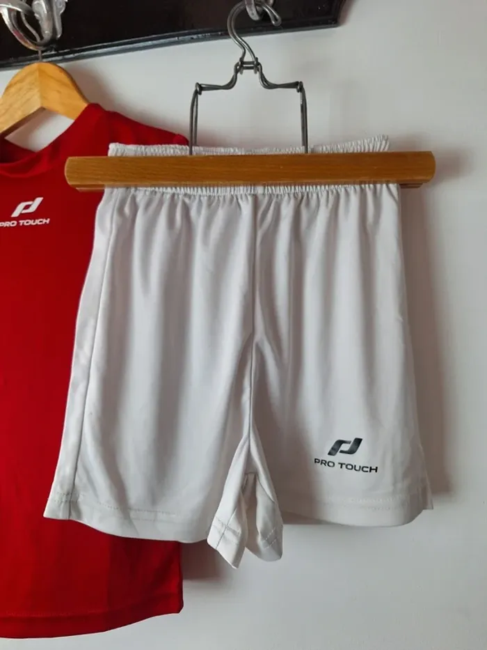 Tenue de foot 5/7 ans blanche et rouge - photo numéro 4