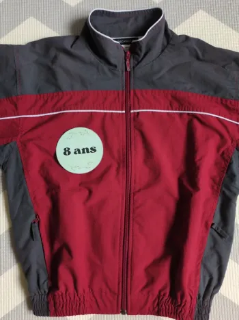 Veste survêt Decathlon 8 ans