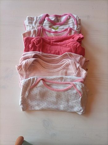 Lot 6 bodies ML 👧🏻 6 mois