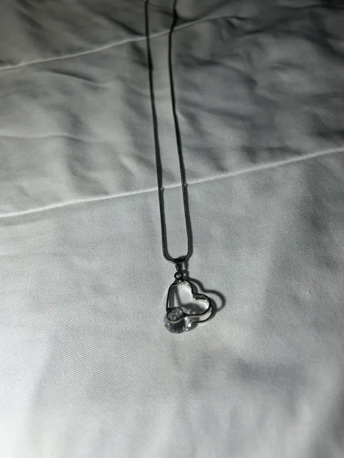 Collier argenté avec un cœur - photo numéro 4