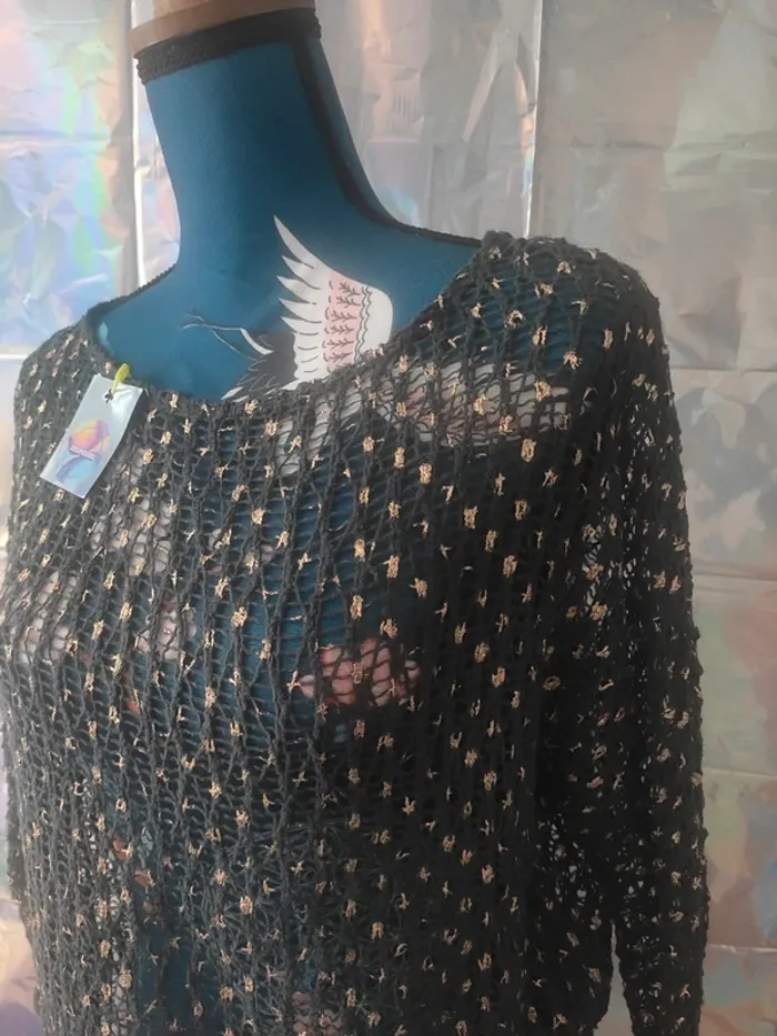 Joli pull crochet gris avec taches or - photo numéro 2