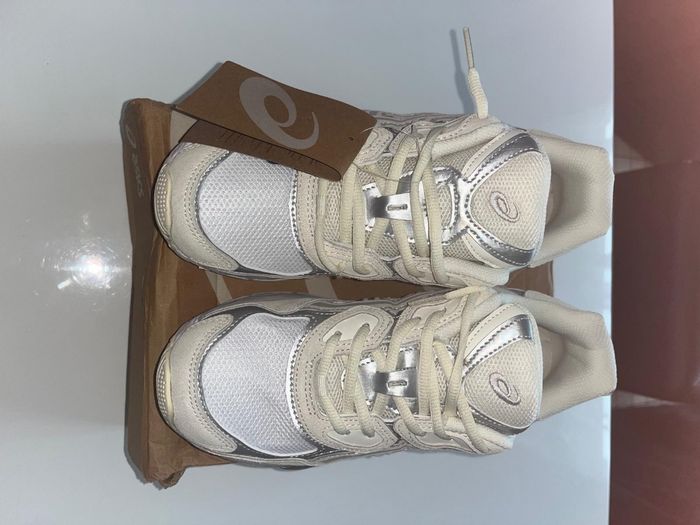Chaussure asics gel nyc beige grise - photo numéro 2