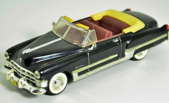 Miniature Cadillac Coupé de Ville 1/43