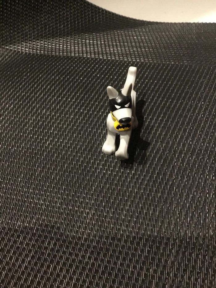 Lego DC comics minifigure Ace le Bat chien Batman 76110 mini figurine - photo numéro 5