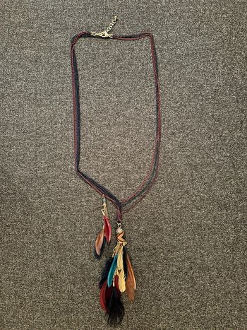 Collier sautoir pendentif plumes et chaînes