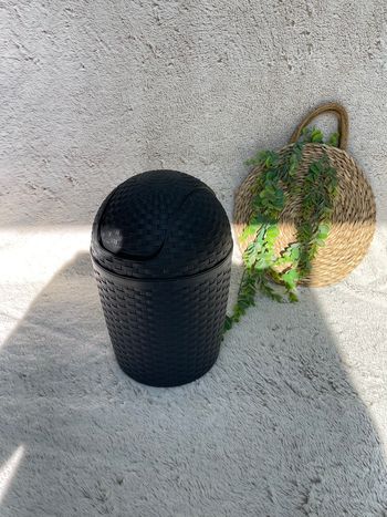 Poubelle de table en plastique noir - Action 