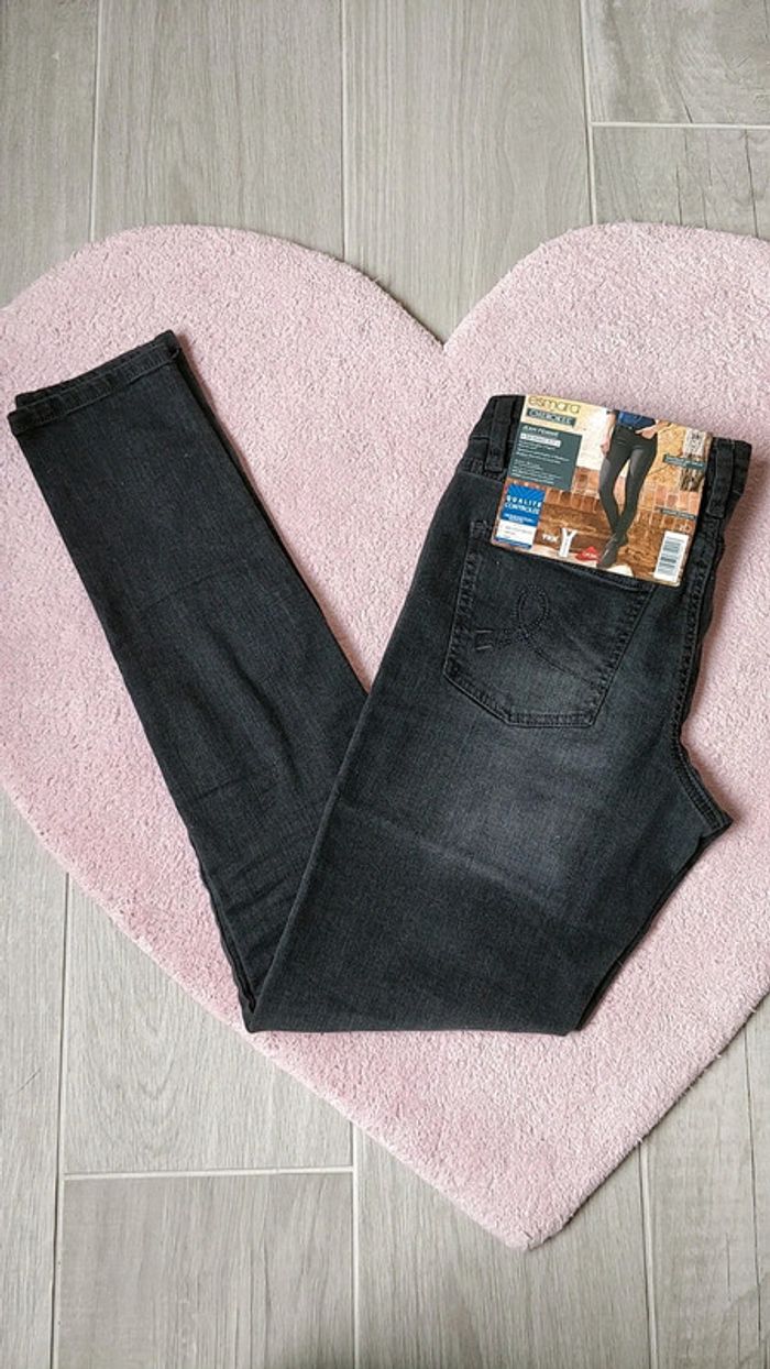 Jean slim neuf - photo numéro 5