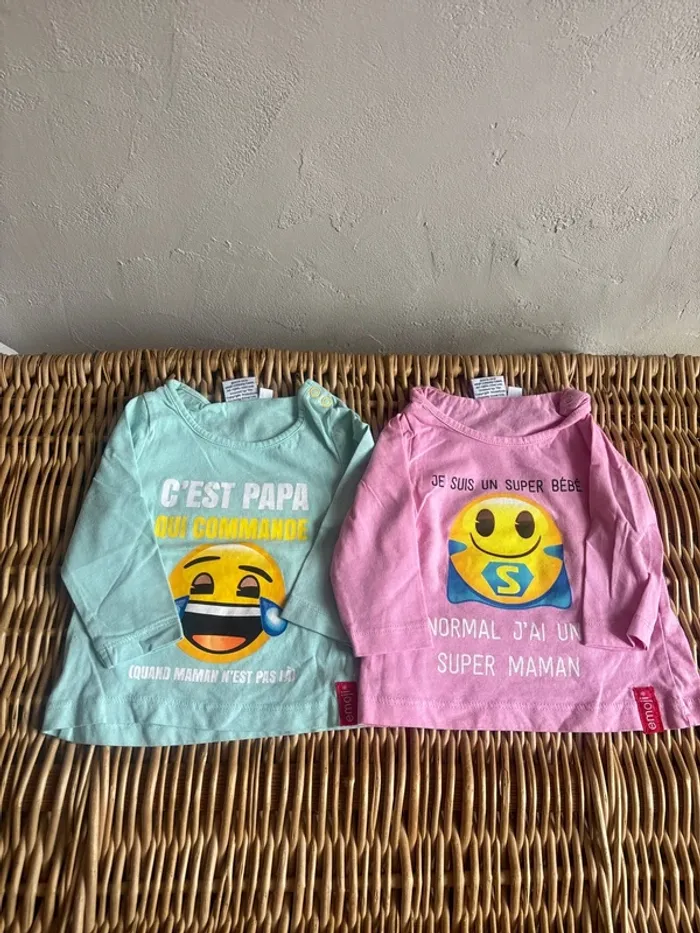 2 t-shirt manche longue Emoji 9mois en très bon état