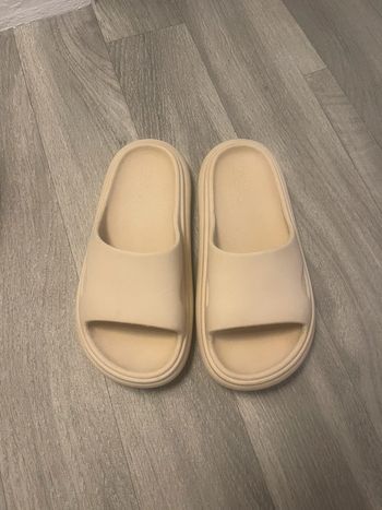 Claquettes Zara enfant taille 32