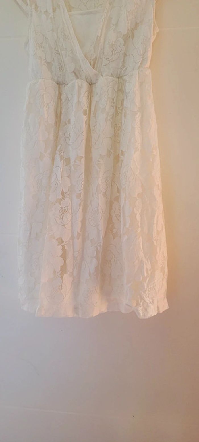 Jolie robe blanche brodée Sisley taille 11 ans excellent état - photo numéro 6