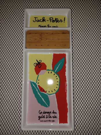 Plat à compartiments pour apéritif