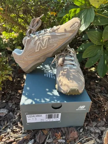 New balance 204 L Mushroom Arid Stone 40
