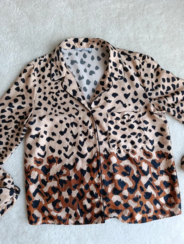 Chemisier style haut de pyjama satiné léopard Mango L - photo numéro 7