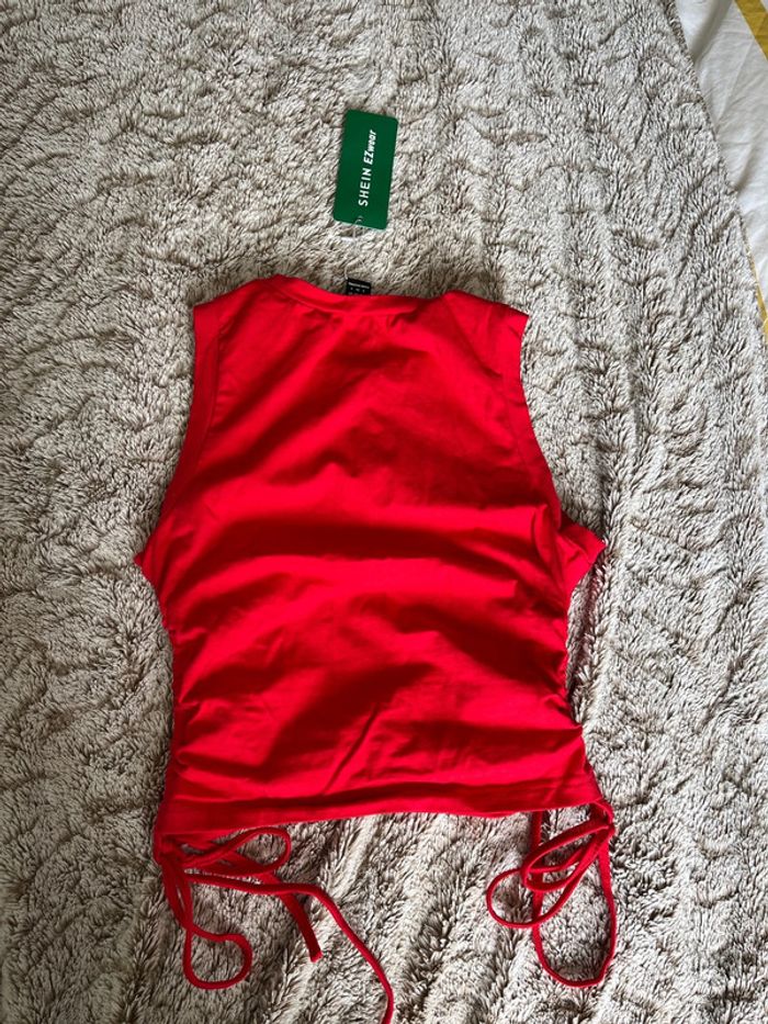 Top court rouge shein crop top S - photo numéro 4