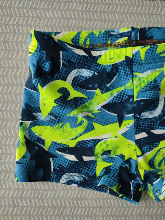 Maillot boxer de bain garçon, motif requin
Taille 12 ans marque Nabaiji ( Decathlon ). - photo numéro 2