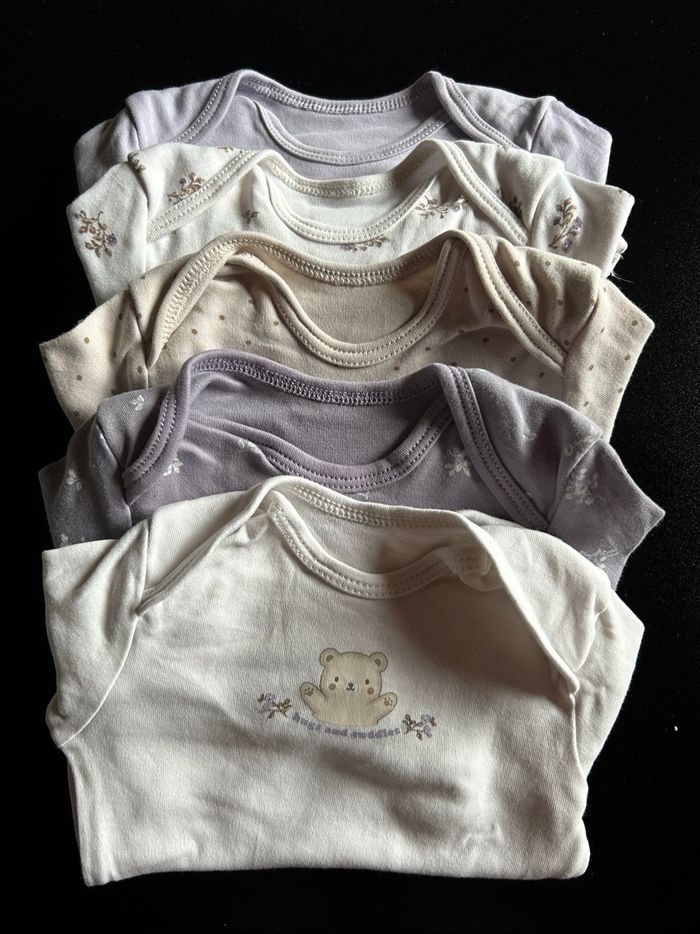 Lot 5 body 3/6 mois