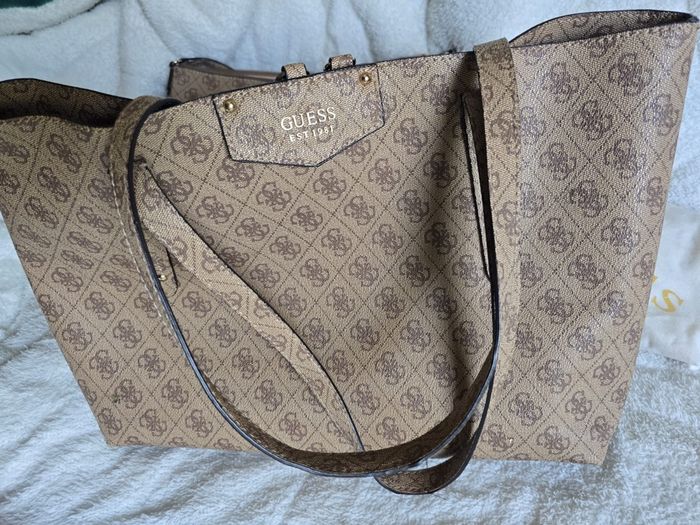 Deux sacs guess un grand et un bandoulière - photo numéro 5