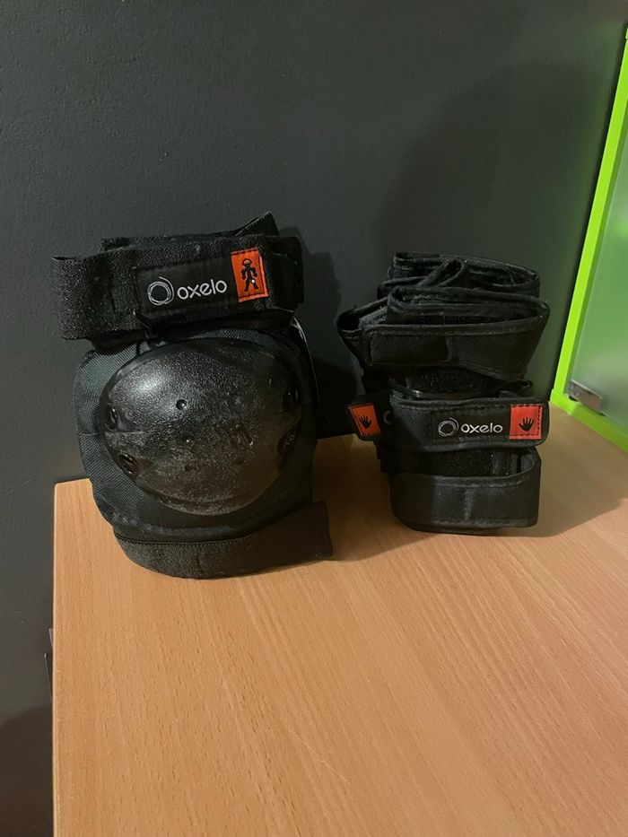 Lot de protections pour rollers/ patins à roulettes  et skateboard enfants