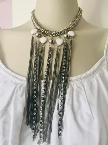 Collier Morgan ras du cou plastron
