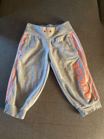 Pantacourt Adidas gris et orange taille 9/10 ans