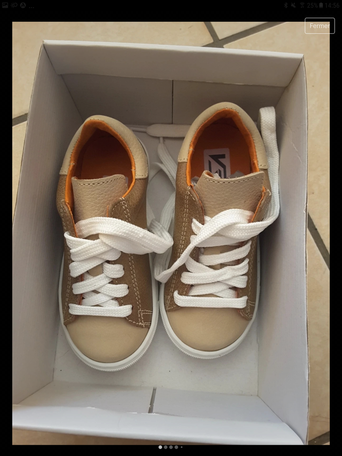 Paire de chaussures marron et beige 26