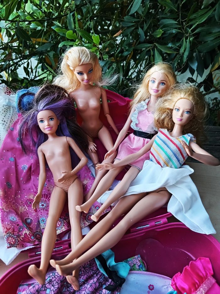 Lot de 4 poupées Barbie : 3 adultes blondes + 1 ado - photo numéro 2