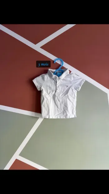 • Polos.