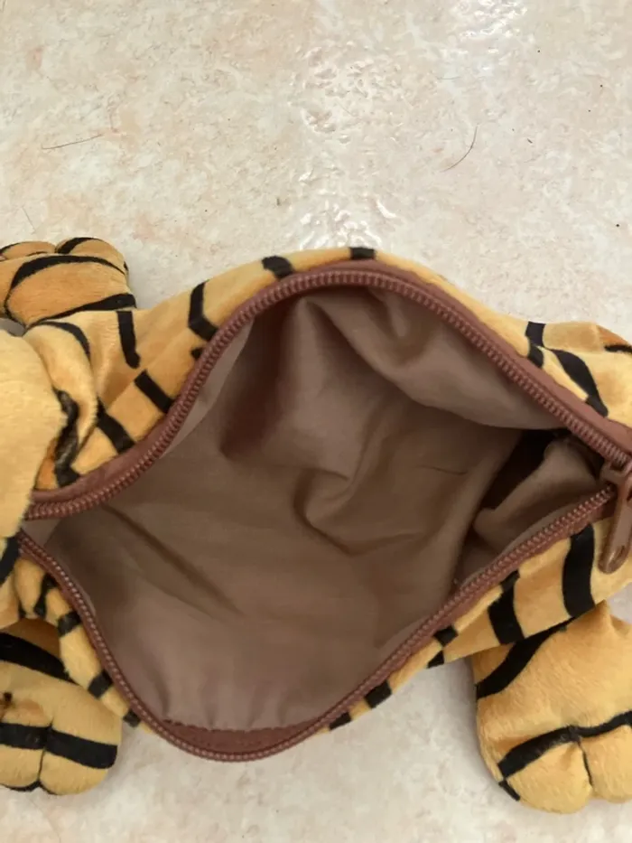 Trousse en forme de tigre – Neuve – Jaune moutarde & marron - photo numéro 4