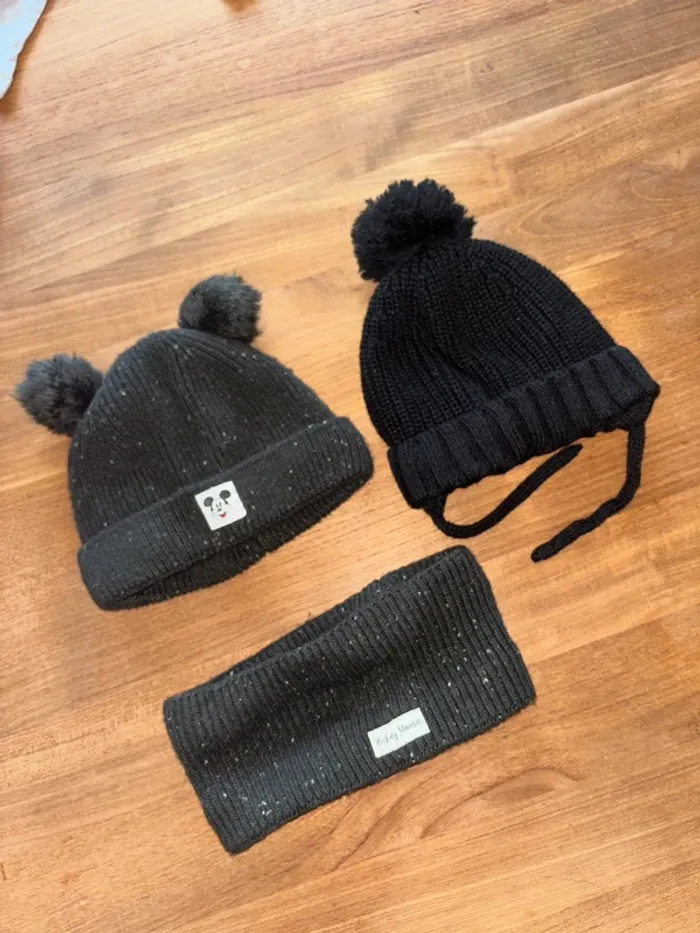 Ensemble bonnet Mickey kiabi 49cm+bonnet noir Zara 49cm