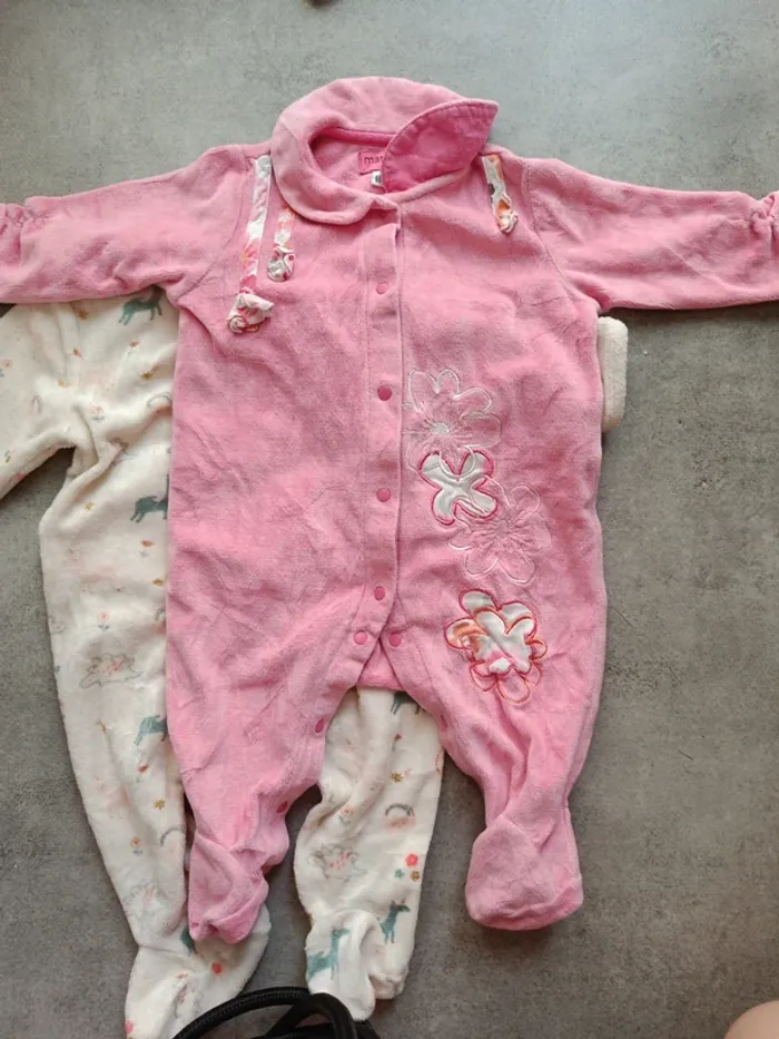 Lot de 2 pyjamas en velours Kiabi et marëse 3 mois roses - photo numéro 4