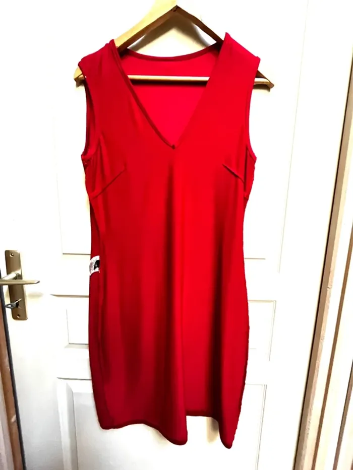 Robe courte Versace -couleur Rouge Cerise - taille 40 - photo numéro 16