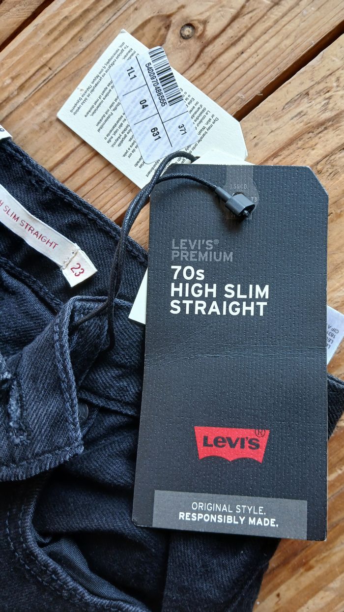 Jeans neuf Levis 70S high slim straight - photo numéro 2