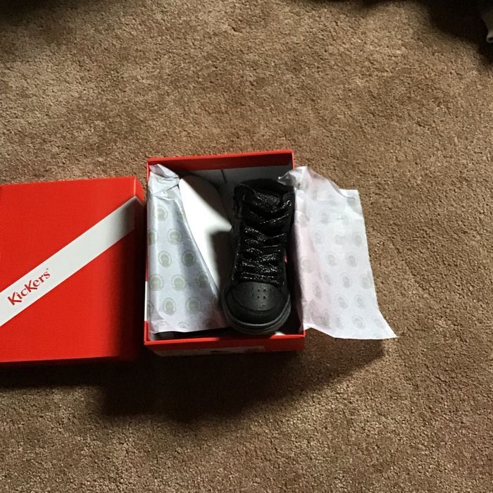 Très  jolies baskets montantes kickers neuves avec étiquette pointure 27