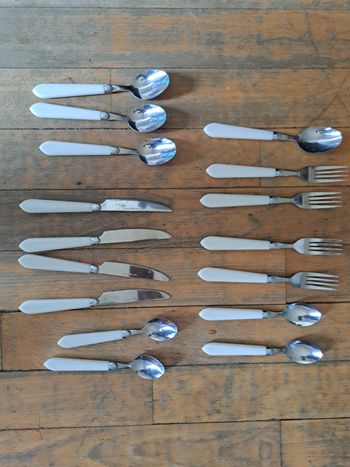 Lot de couverts blanc