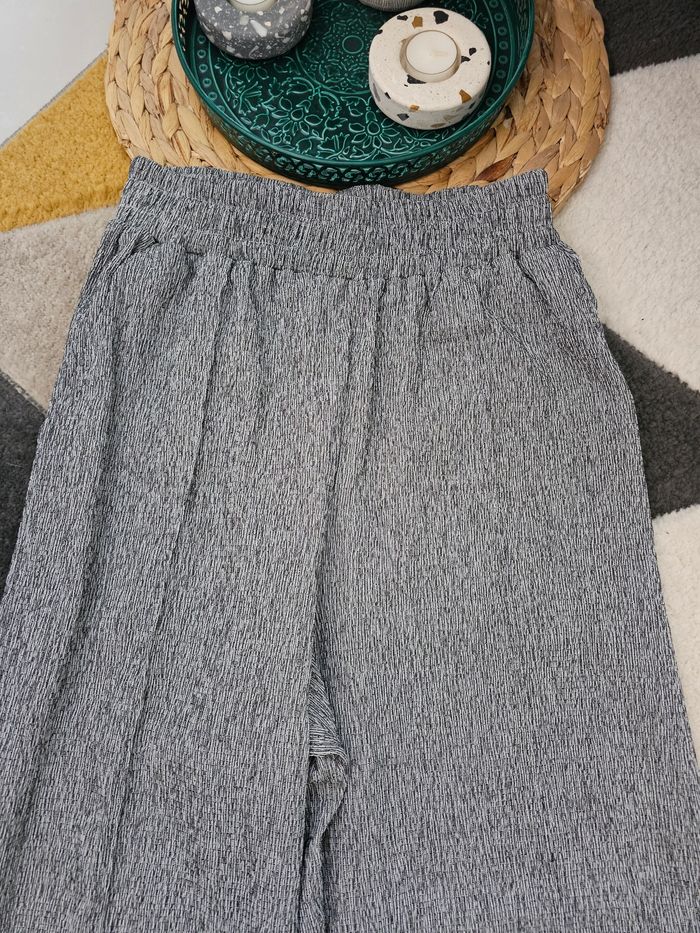 Joli pantalon gris large neuf Asos taille 34 - photo numéro 3