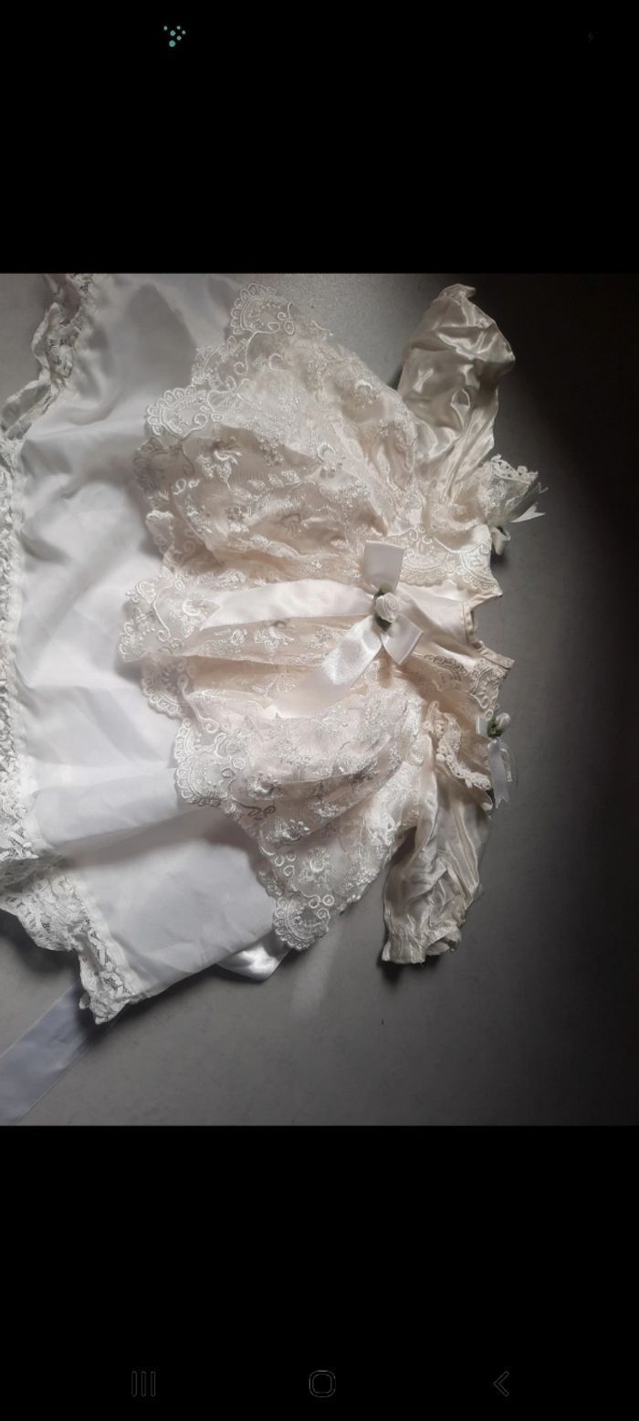 Robe baptême broderie princesse - photo numéro 3
