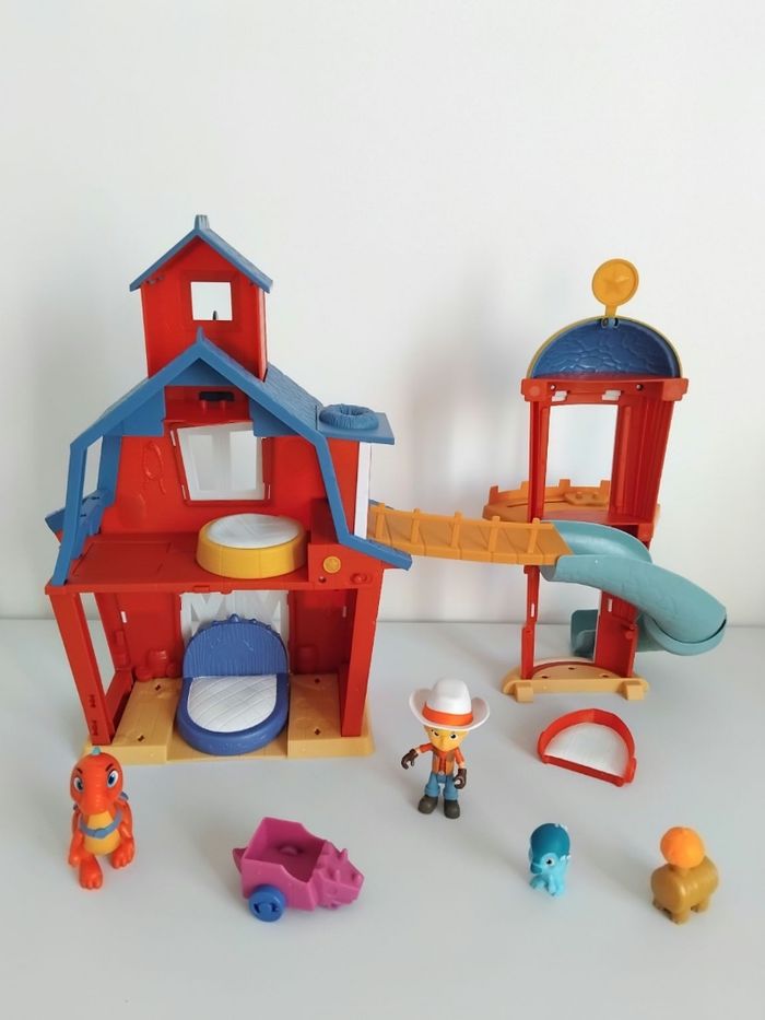 DINO RANCH Ferme Cabane Jon et Blitz  Dinosaure Complet  🦖