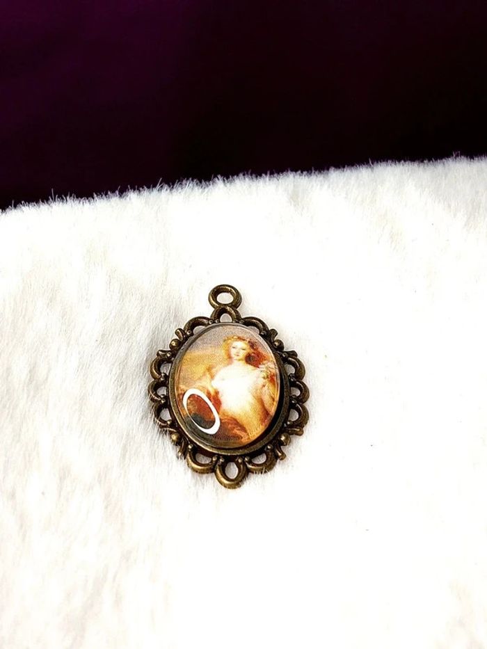 Magnifique pendentif cabochon femme style peinture renaissance - photo numéro 3