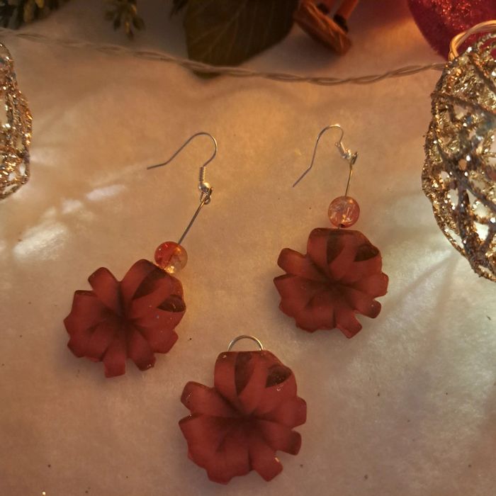 Boucles d'oreilles pendante avec pendentif rouge - photo numéro 6