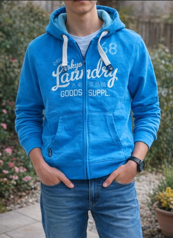 Sweat à capuche Tokyo laundry 16 ans très bon état