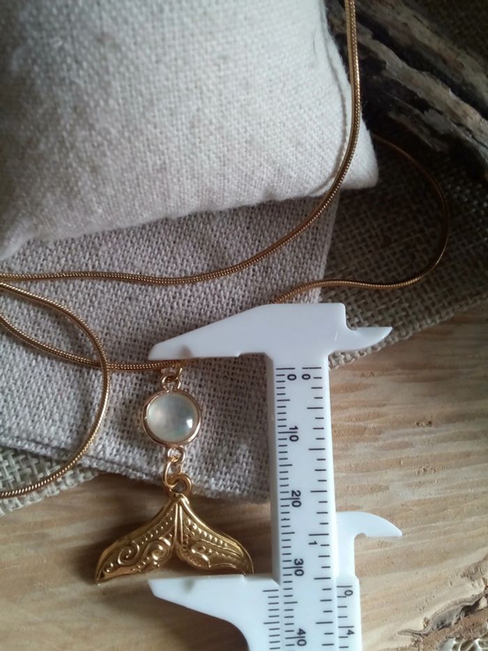 Collier queue de baleine et connecteur pierre d'ormeaux - photo numéro 2