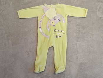 Pyjama velours vert Gémo 9 mois, très bon état