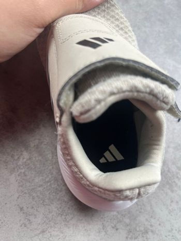 Chaussure adidas taille 23 - photo numéro 4